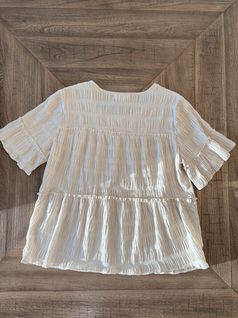 THML Women’s Cream Textured Tiered Ruffle Sleeve Top Size Small NWT - Picture 2 of 4